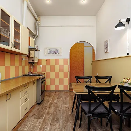 2 Isolated Bedrooms In The Austrian Building Levia 3 Апартаменти